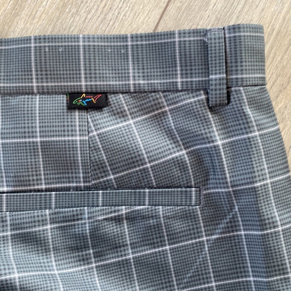 Mens Greg Norman Gray Striped golf shorts - size 34 waist - Picture 3 of 9